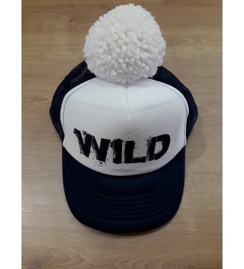 Nelaland kepurytė " WILD '' su baltu bumbulu. Spalva tamsiai mėlyna / balta