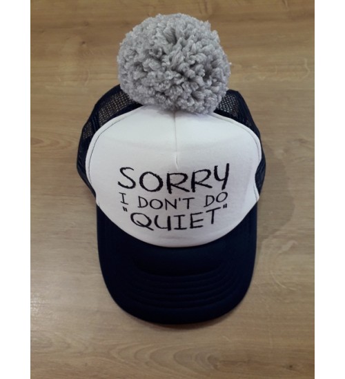 Nelaland kepurytė " SORRY I DON'T DO QIUET '' su pilku bumbulu. Spalva tamsiai mėlyna / balta