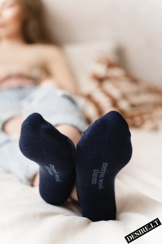 Pėdutės su merino vilna, juodos spalvos