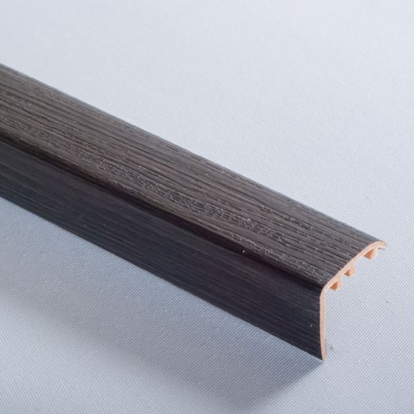 Profilis sujungimo grindų plastikinis PD11-H06 0,9 m juodo ąžuolo spalva