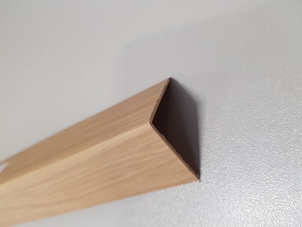 Kampas PVC apdailai išorinis Šviesi kriaušė 30 x 30 mm 2,75 m