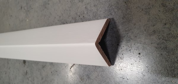 Kampas išorinis medinis dažytas balta spalva 29x29mm