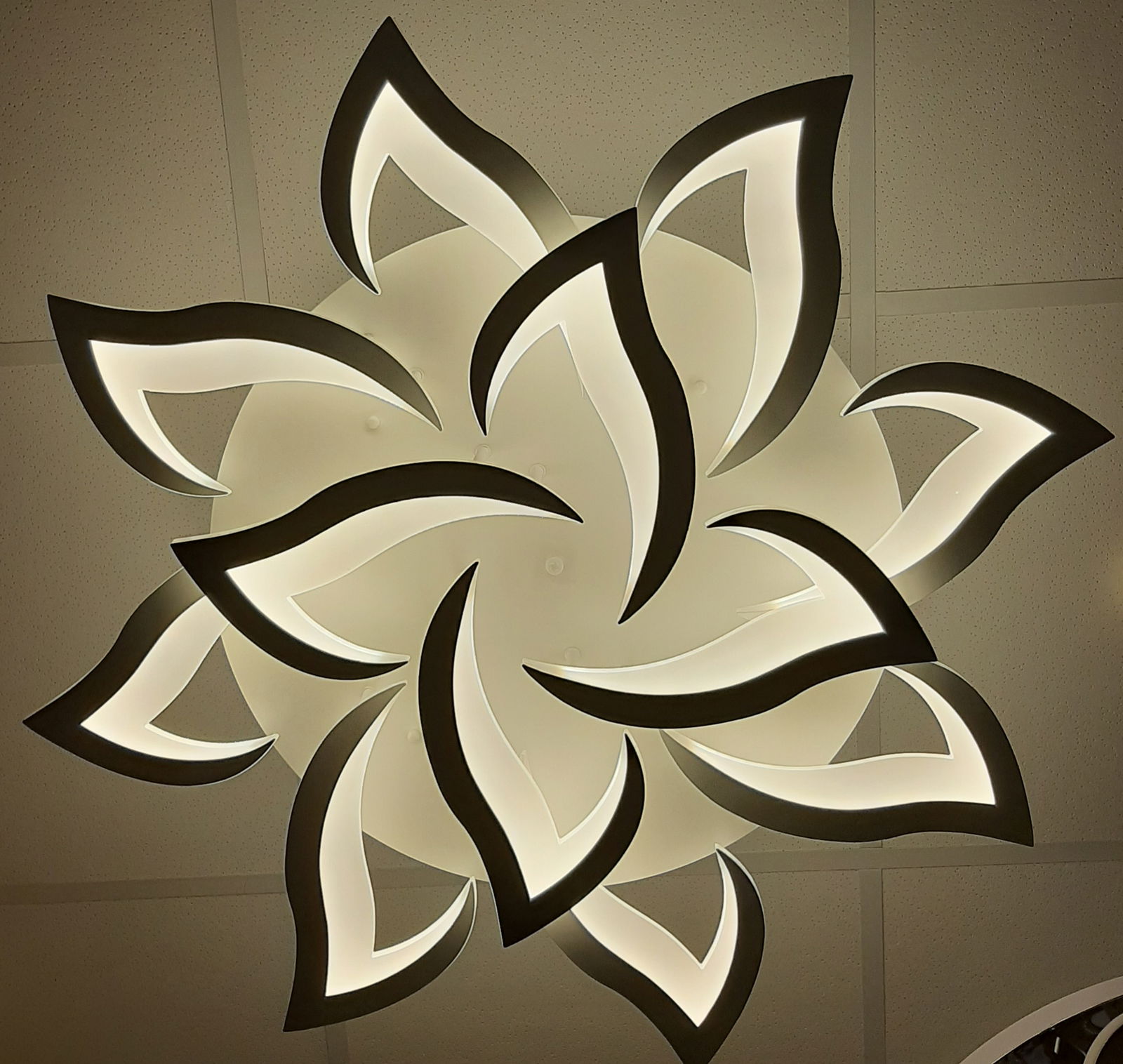 Pakabinamas LED šviestuvas BALTIK GAISMA, 2 x 108W, 3000-6000K, 11232 lm, dimer., 92 x 15 cm, su pultu