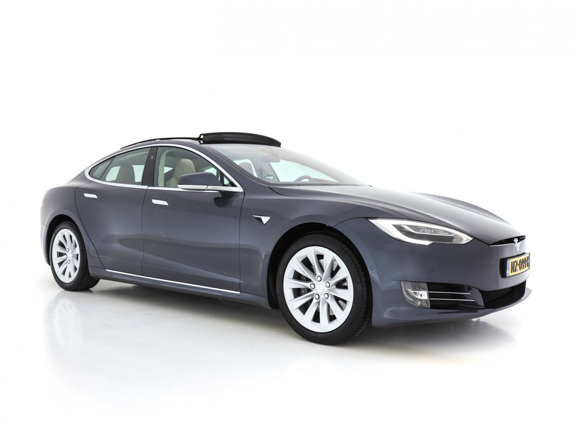 Tesla Model S 2017 Pilka