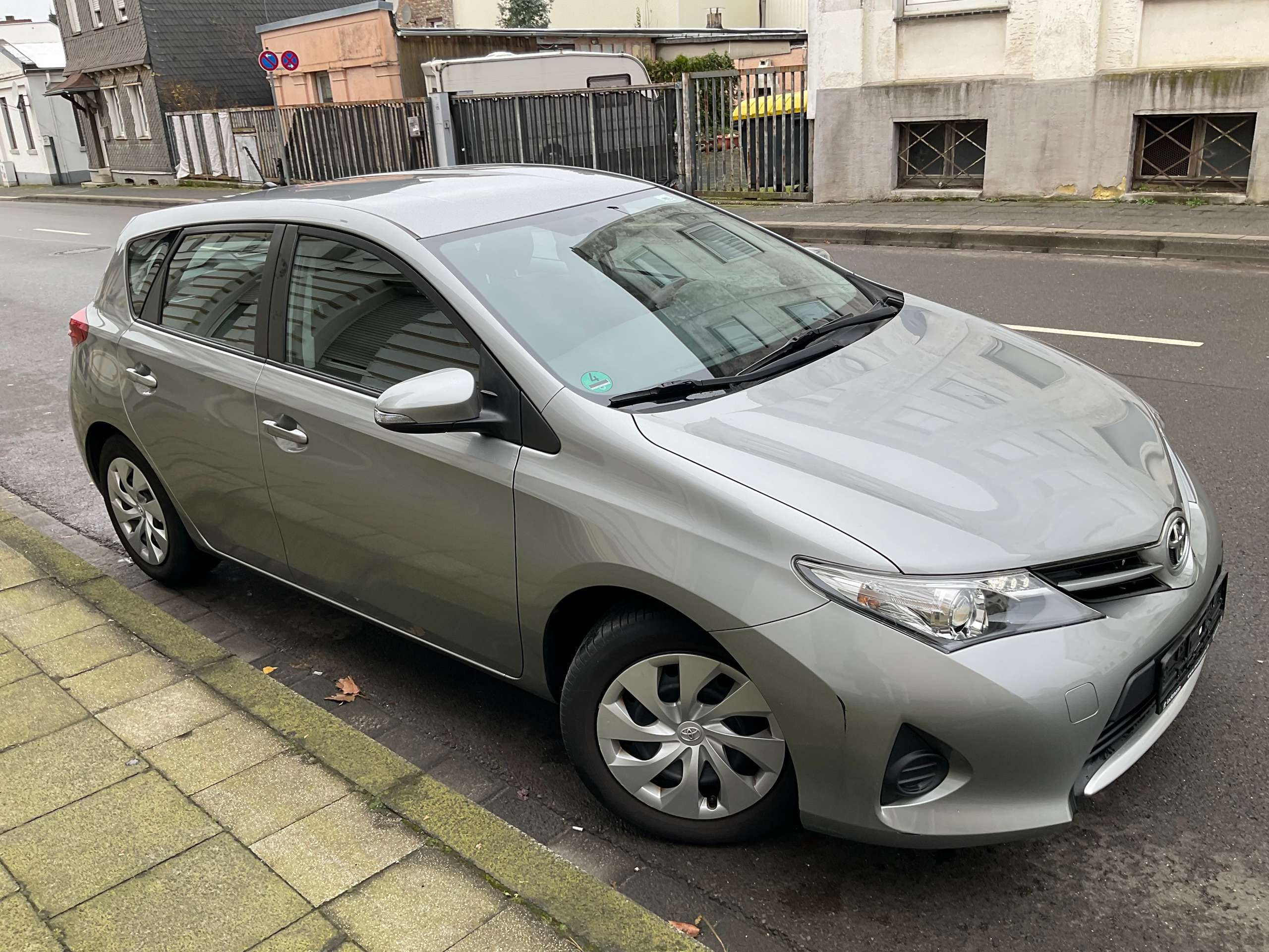 Toyota Auris 2015 Pilka