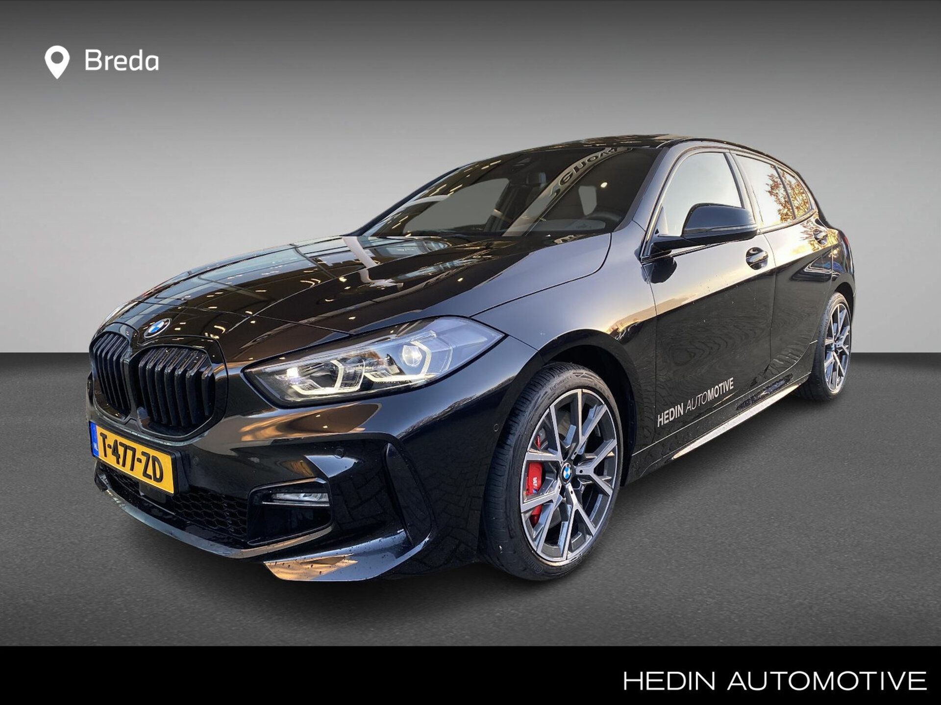 BMW 118 2023 Juoda