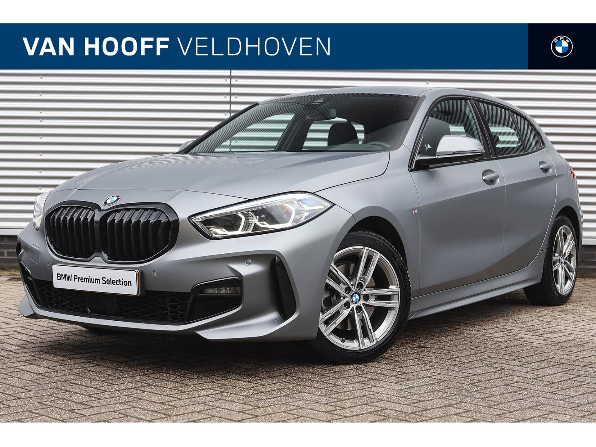 BMW 118 2023 Pilka