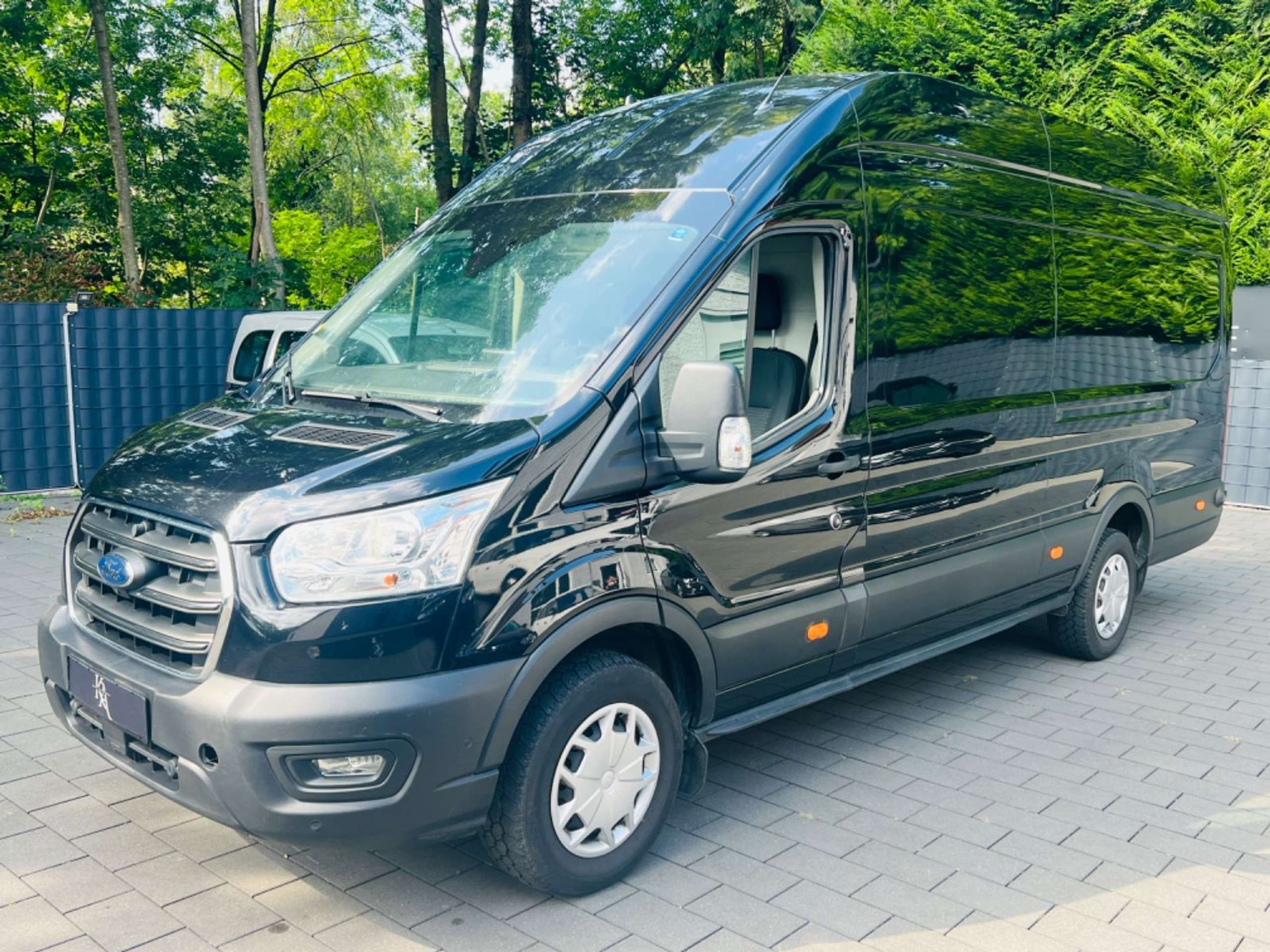 Ford Transit 2021 Juoda