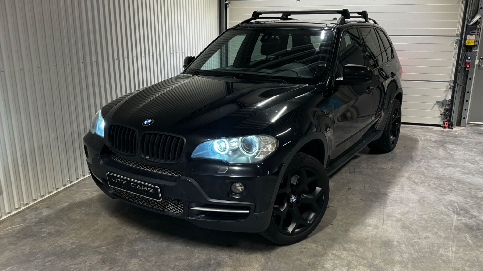 BMW X5 2008 Juoda