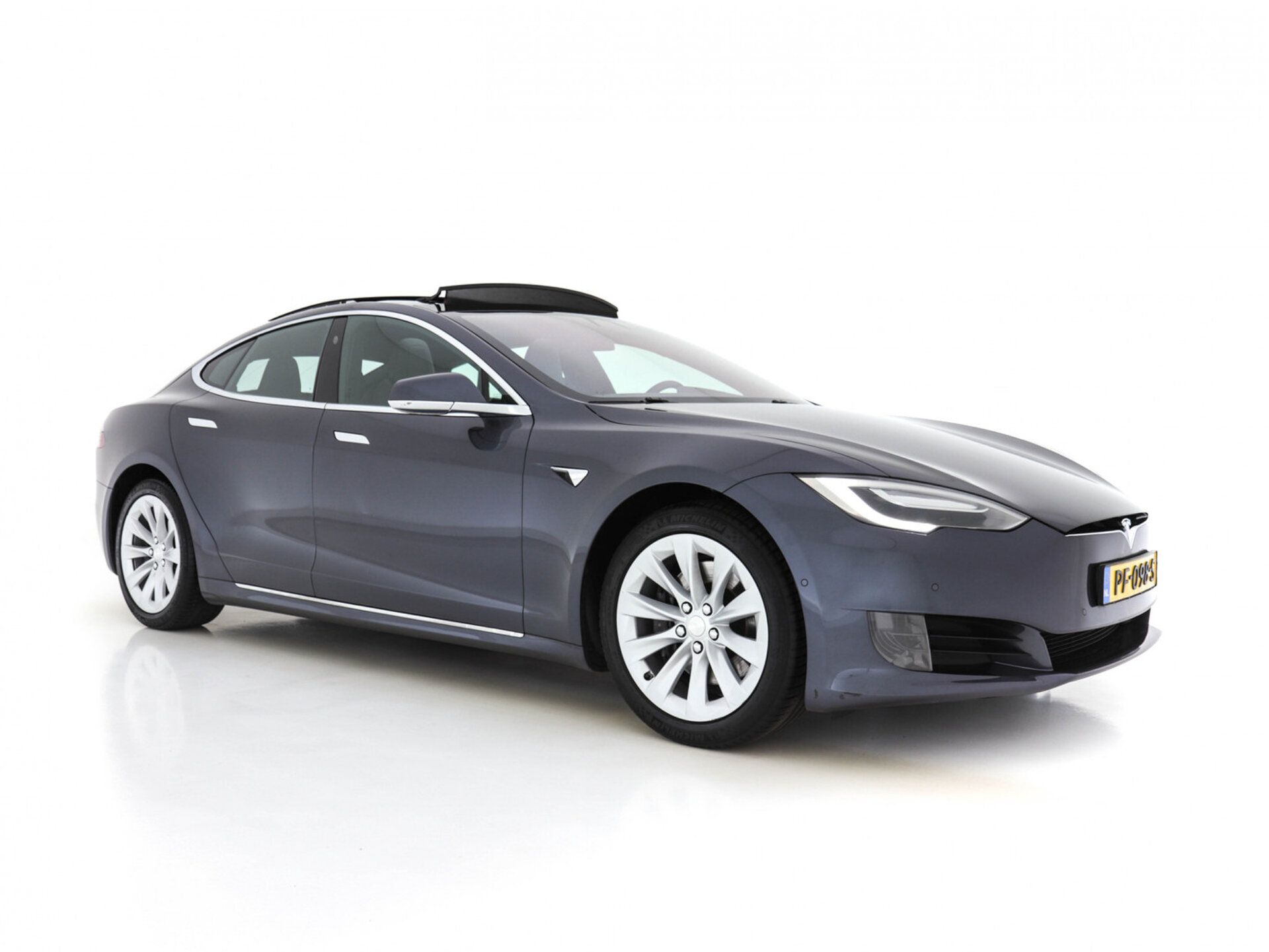 Tesla Model S 2017 Pilka