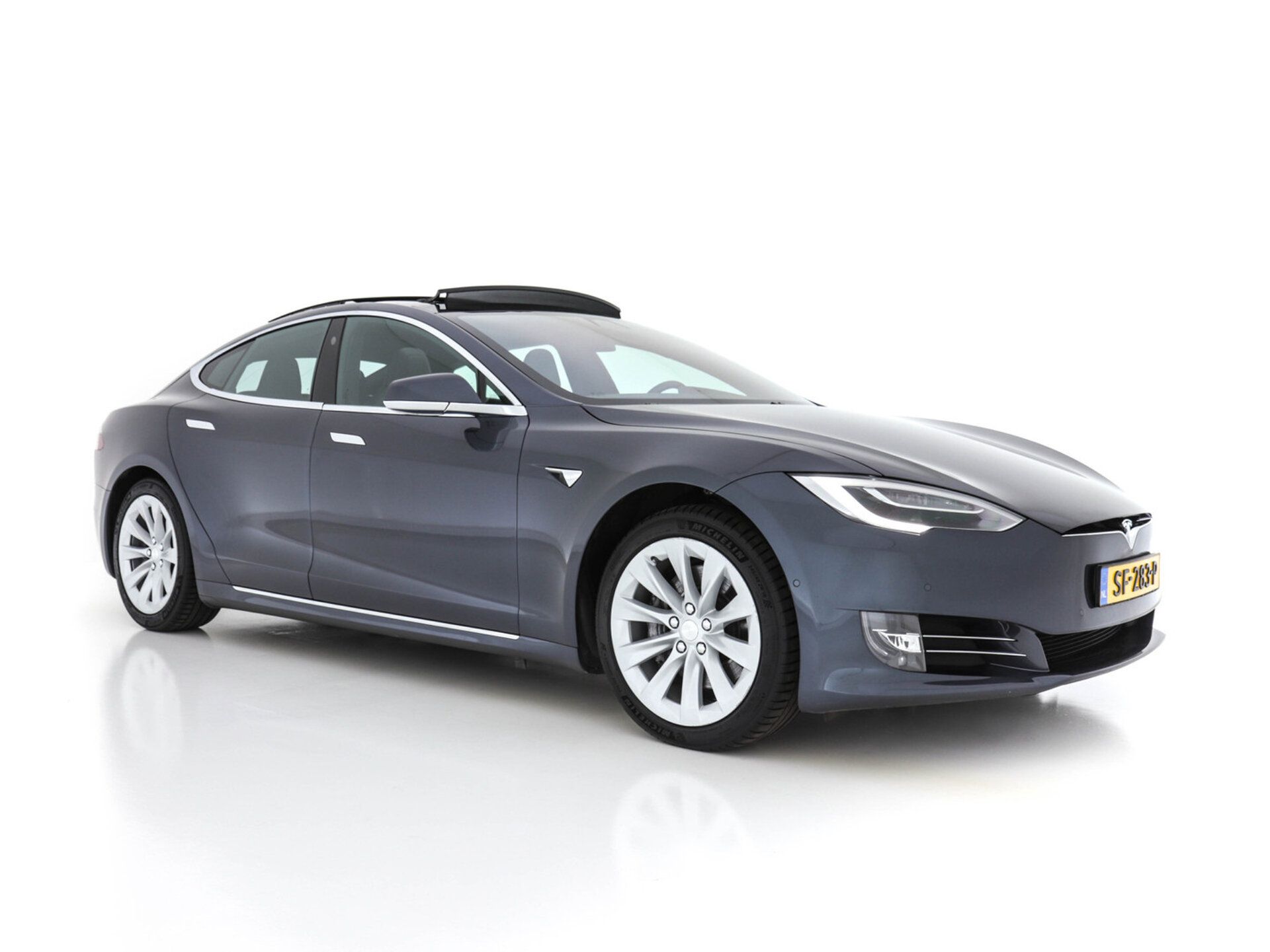 Tesla Model S 2018 Pilka