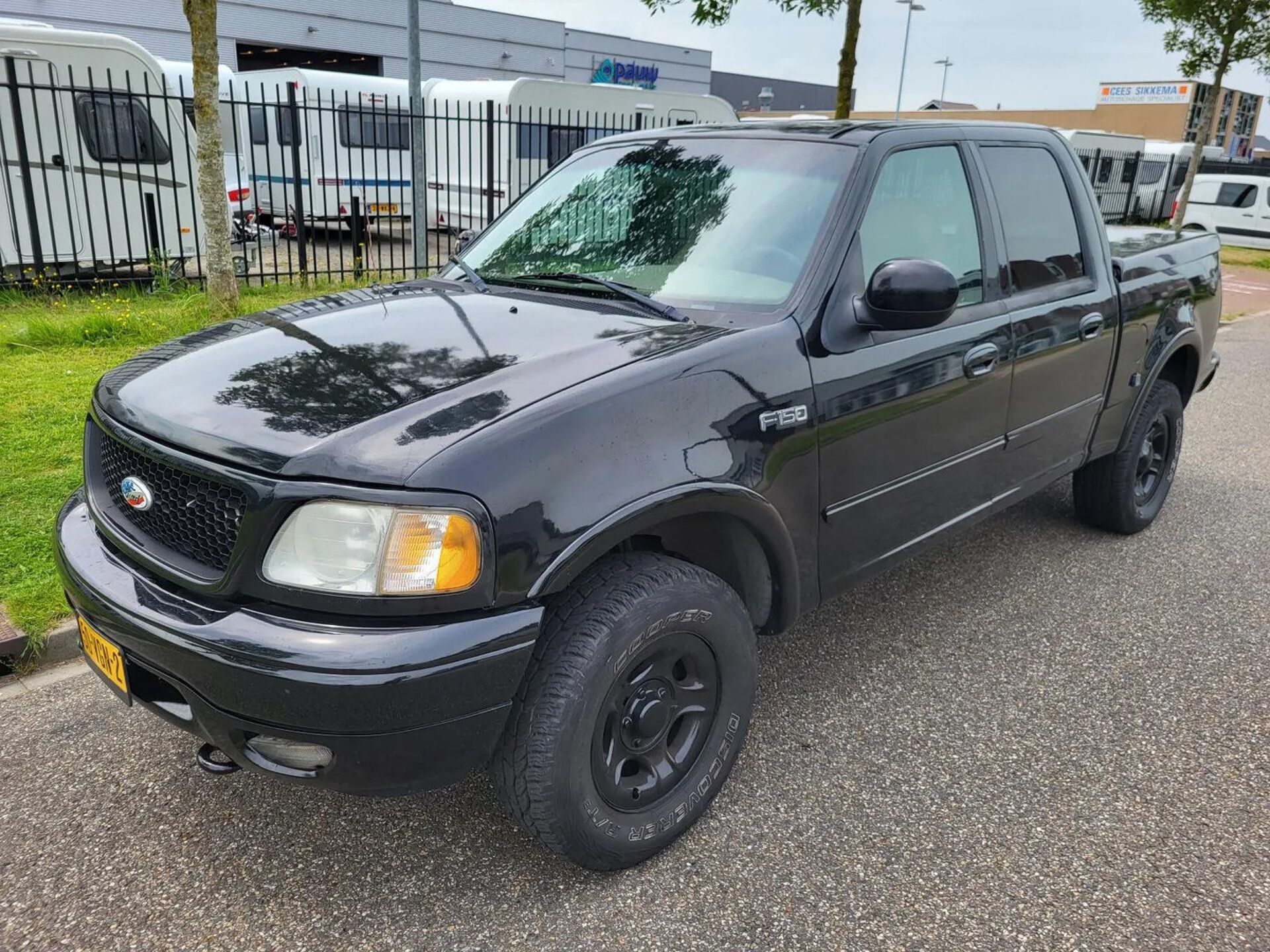 Ford F150 2001 Juoda