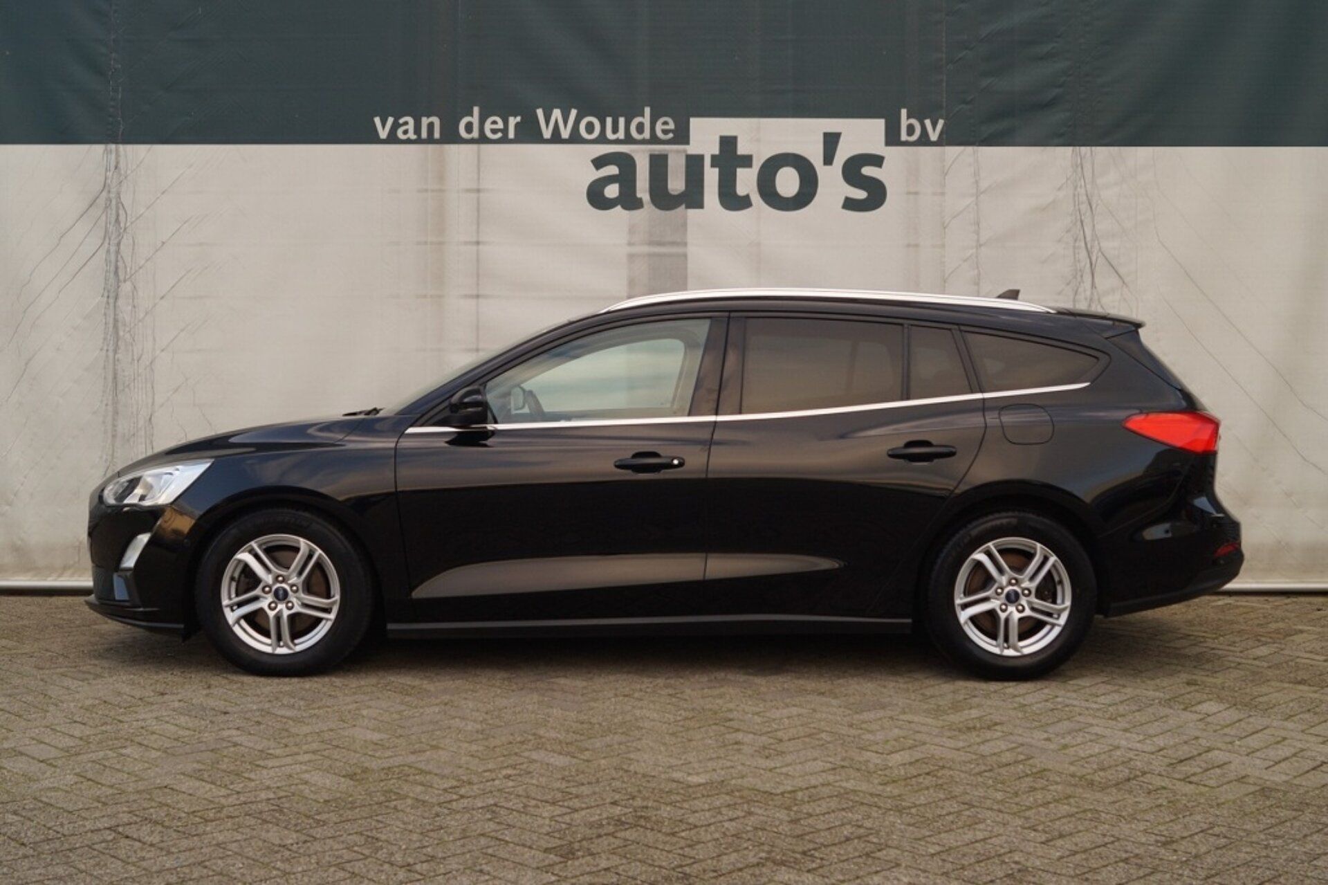 Ford Focus 2018 Juoda