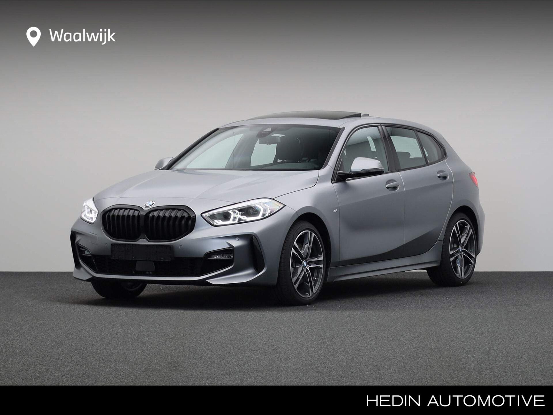 BMW 118 2023 Pilka