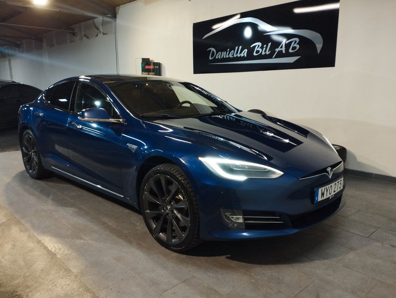 Tesla Model S 2016 Mėlyna