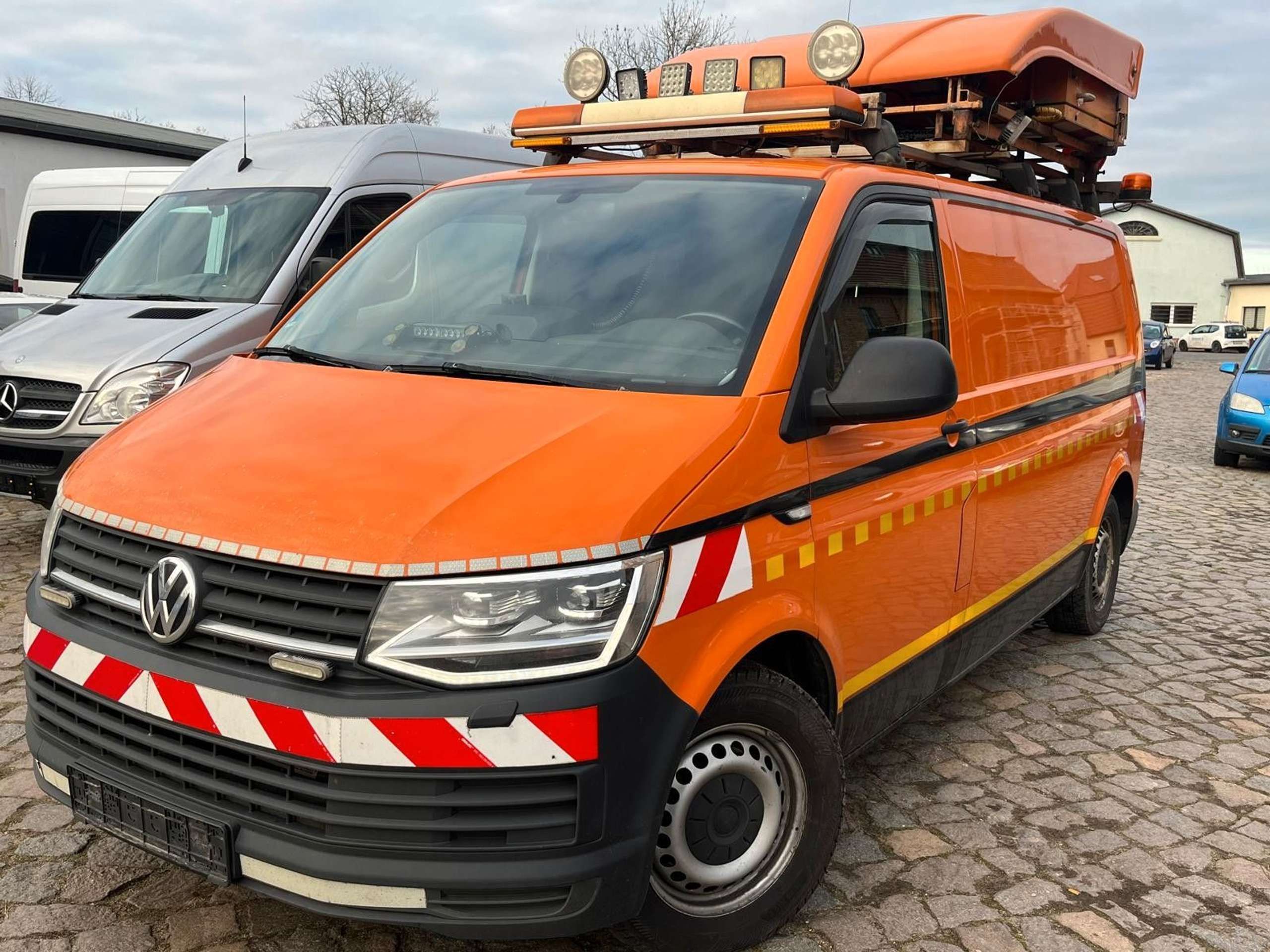 Volkswagen T6 Transporter 2017 Oranžinė