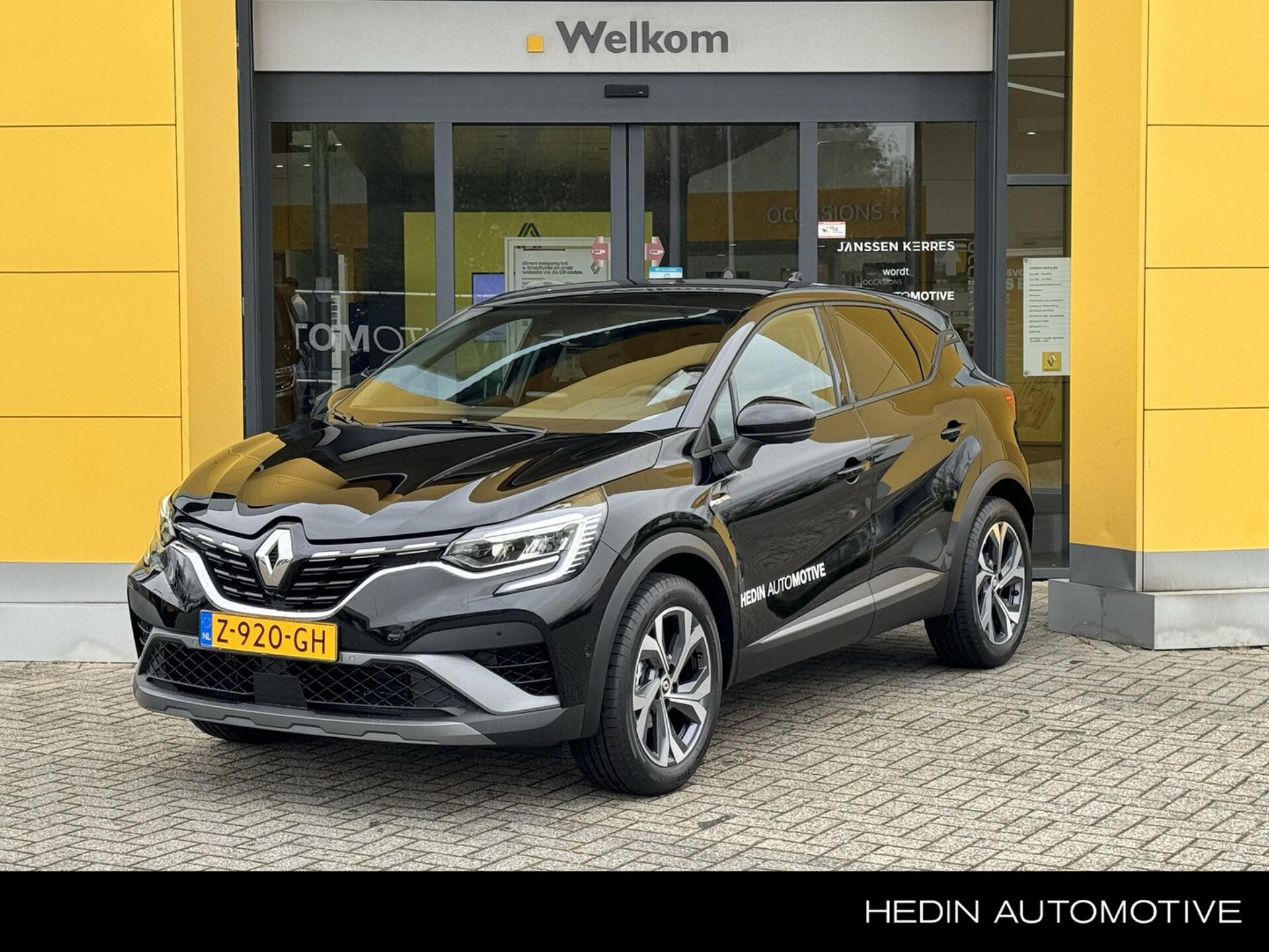 Renault Captur 2024 Juoda