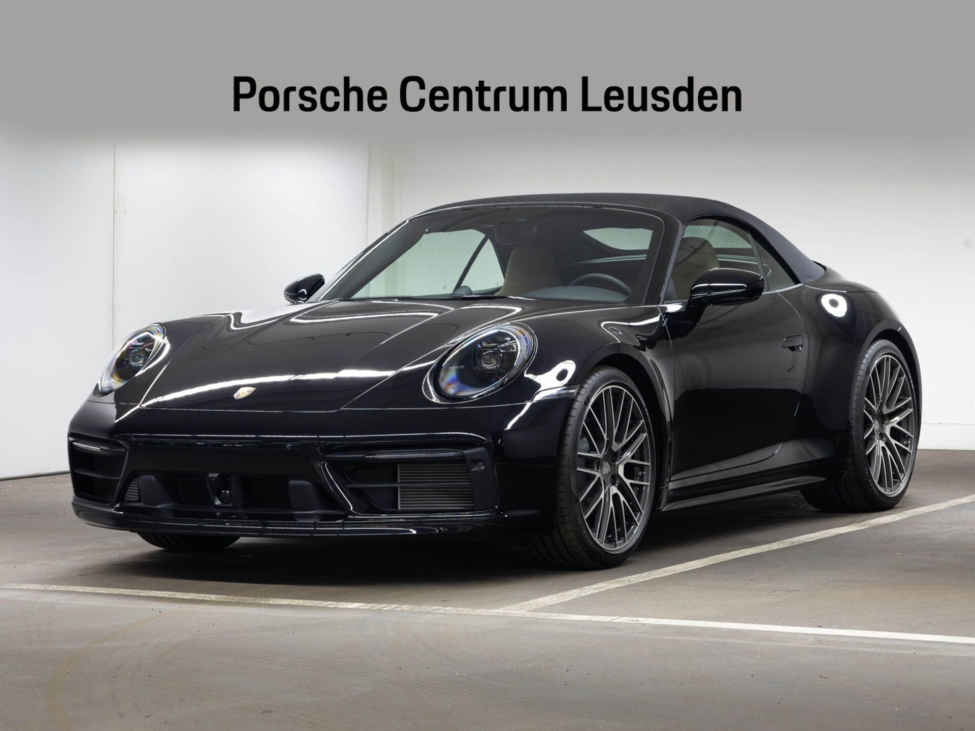 Porsche 992 2024 Juoda