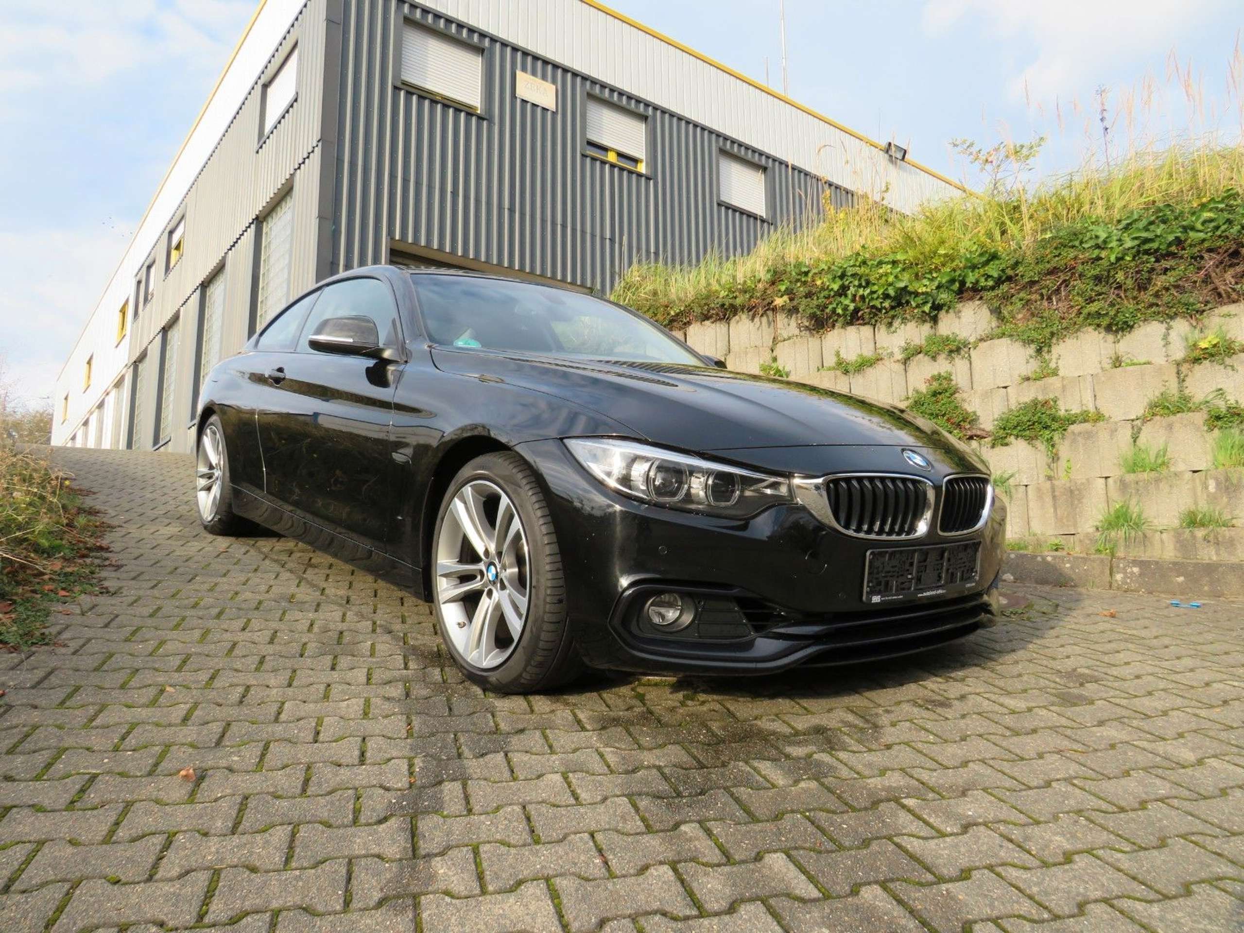 BMW 420 2018 Juoda