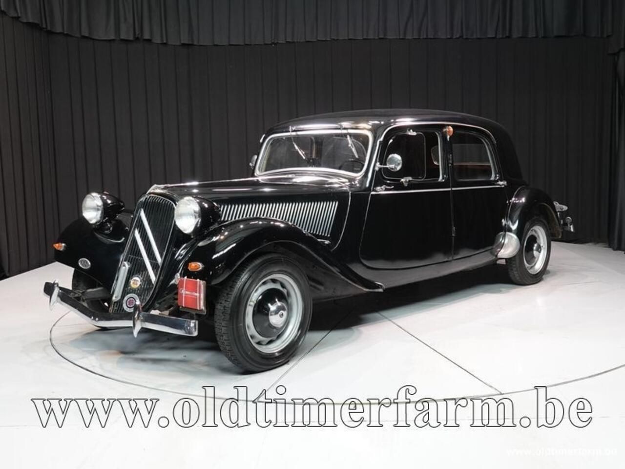 Citroën Traction 1947 Juoda