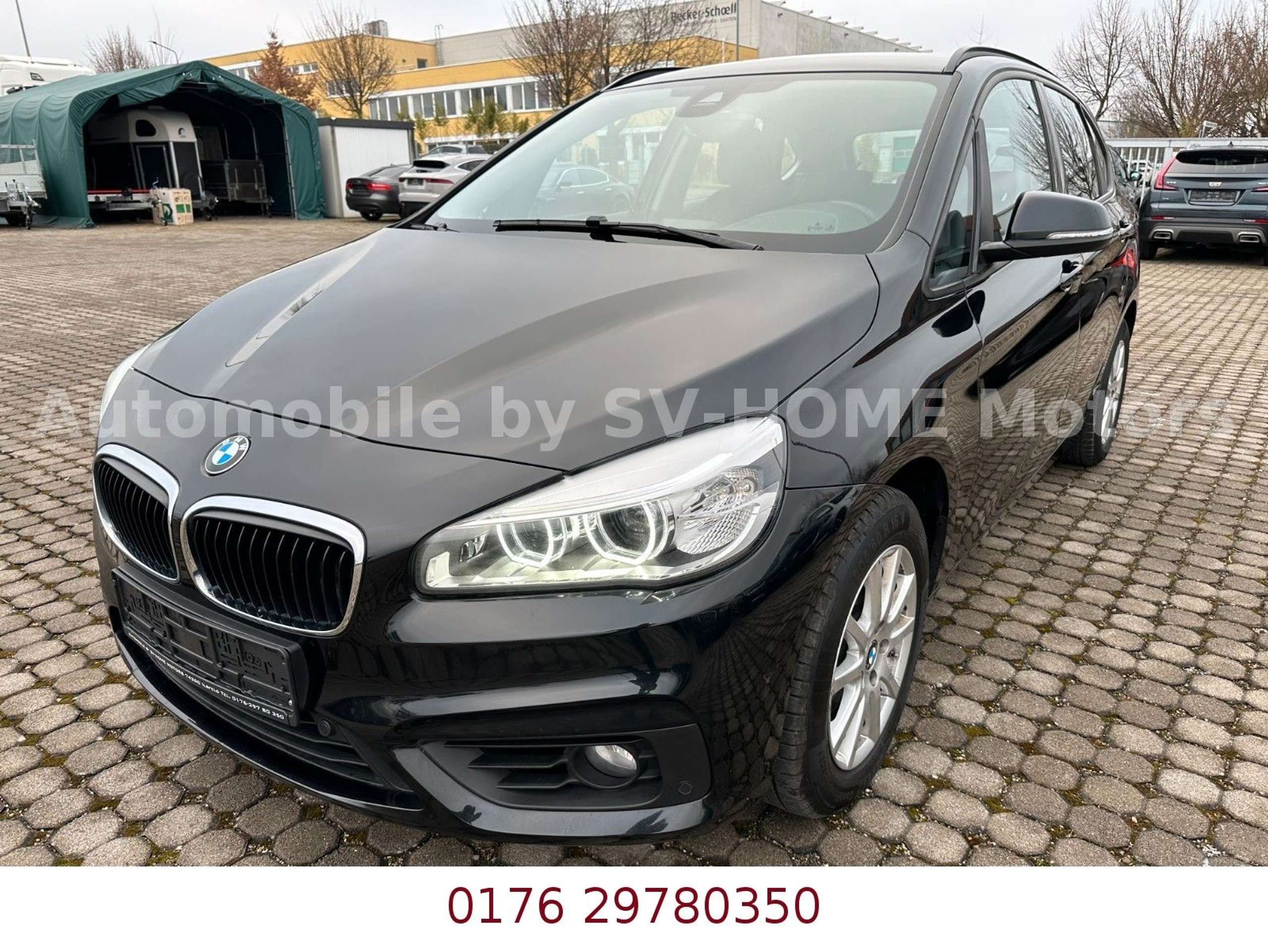 BMW 218 2018 Juoda