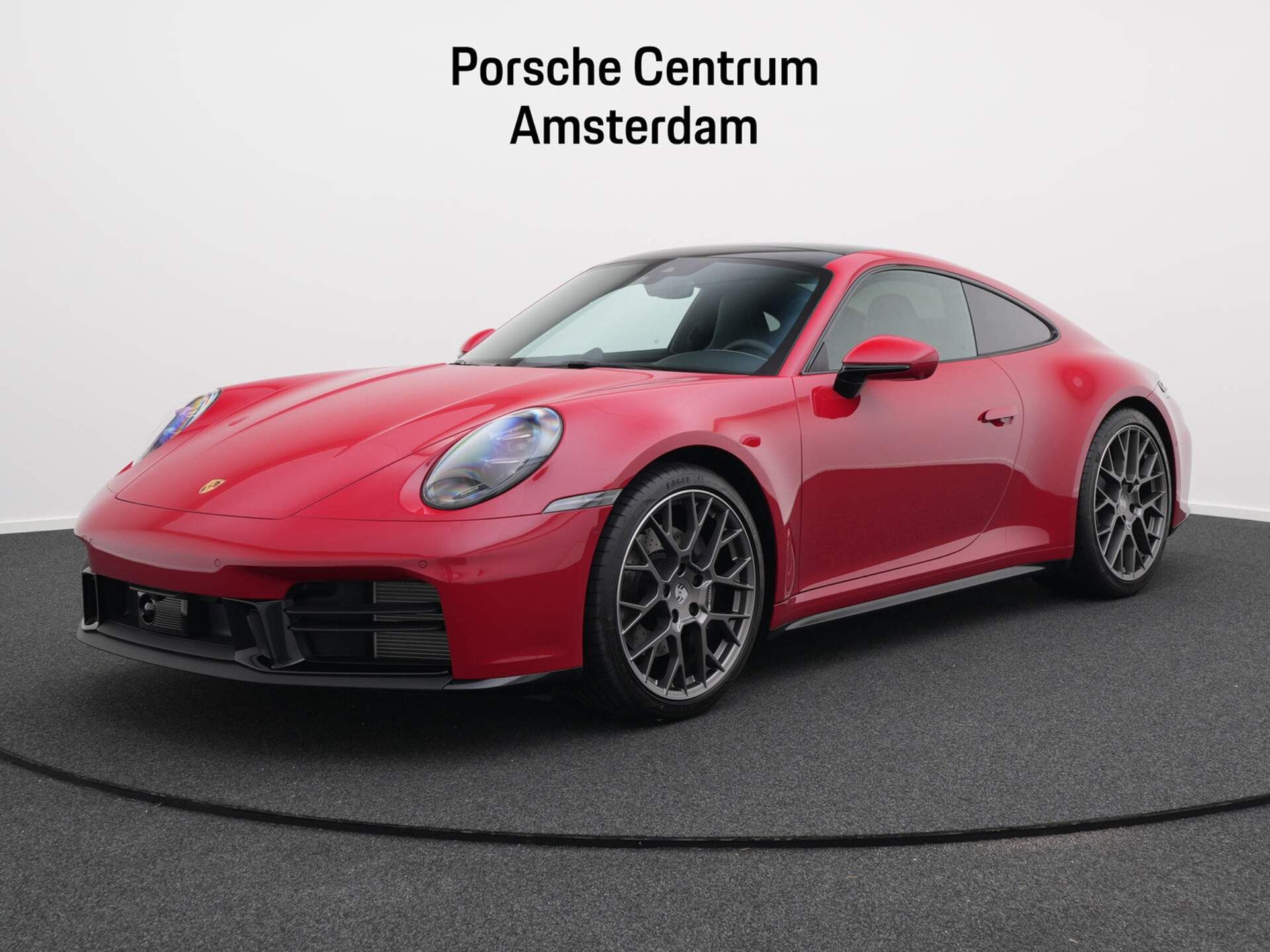 Porsche 992 2025 Raudona