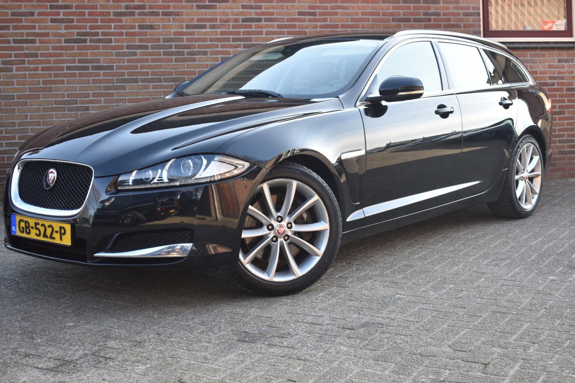 Jaguar XF 2015 Juoda