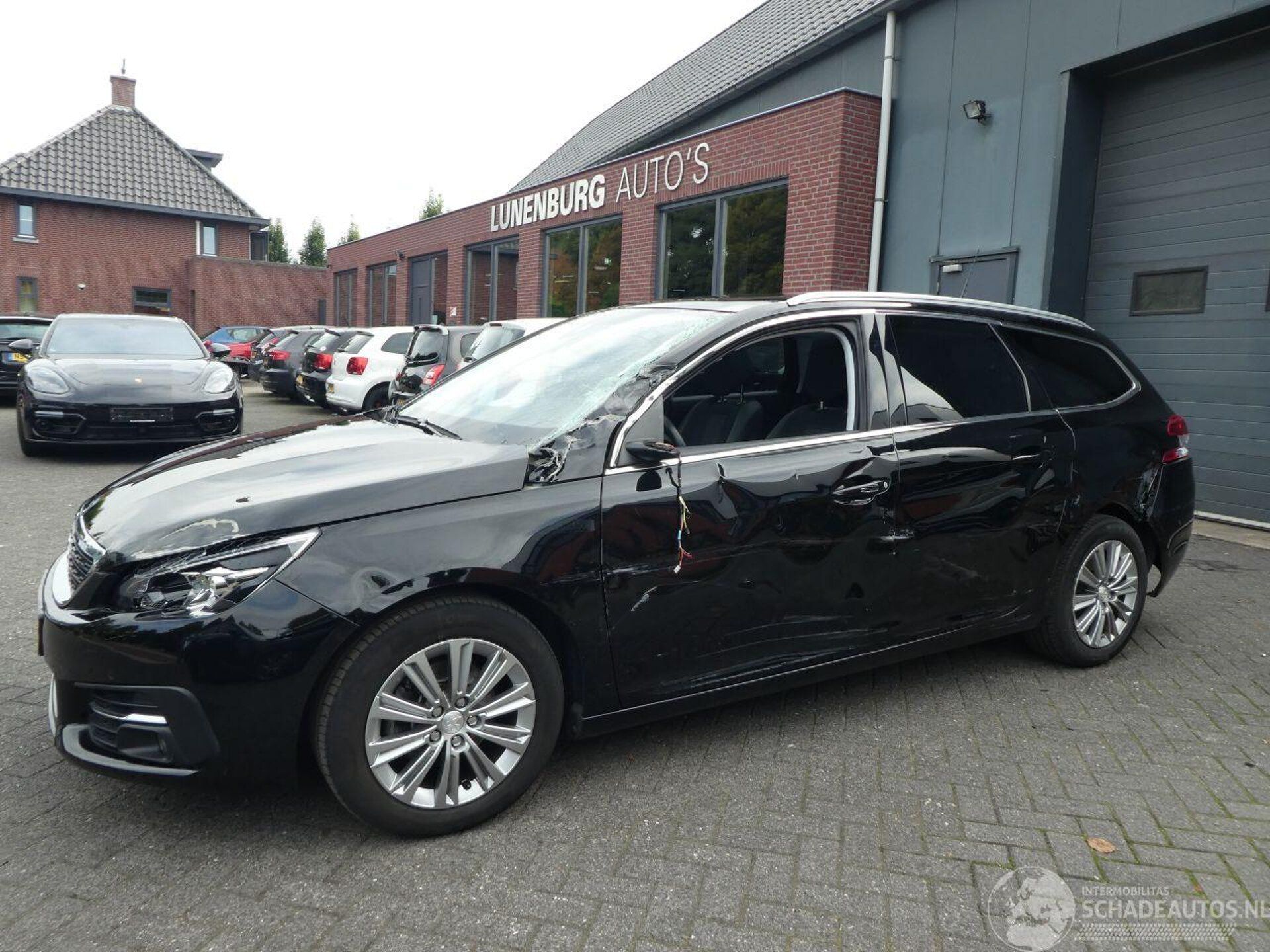 Peugeot 308 2020 Juoda