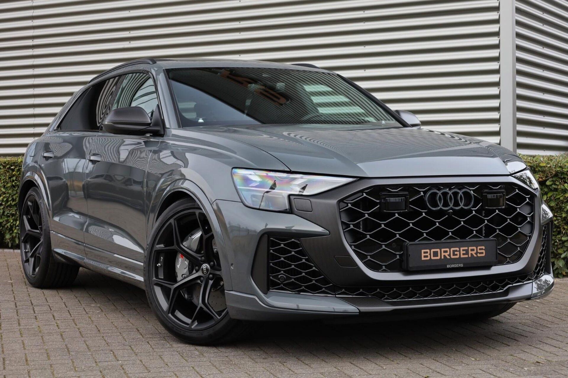 Audi RSQ8 2025 Pilka