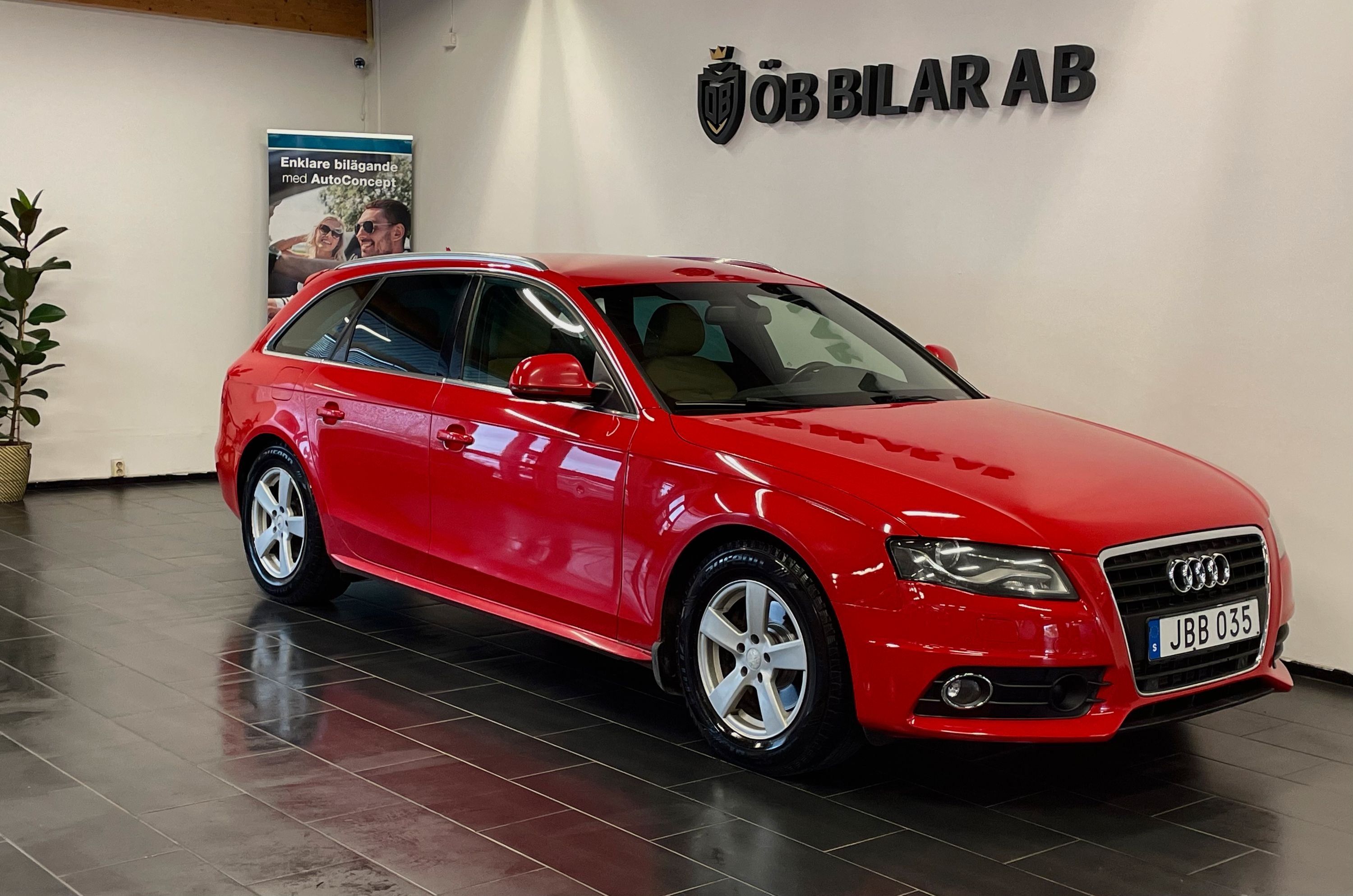 Audi A4 2009 Raudona
