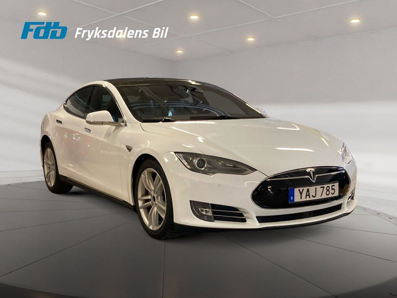 Tesla Model S 2015 Balta