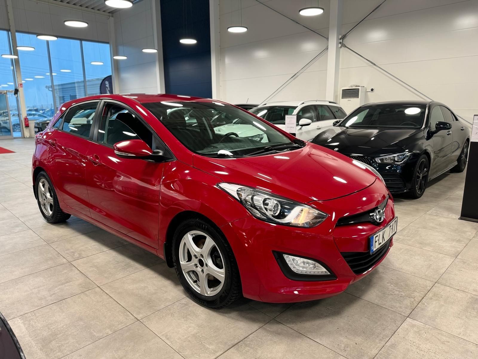 Hyundai i30 2013 Raudona