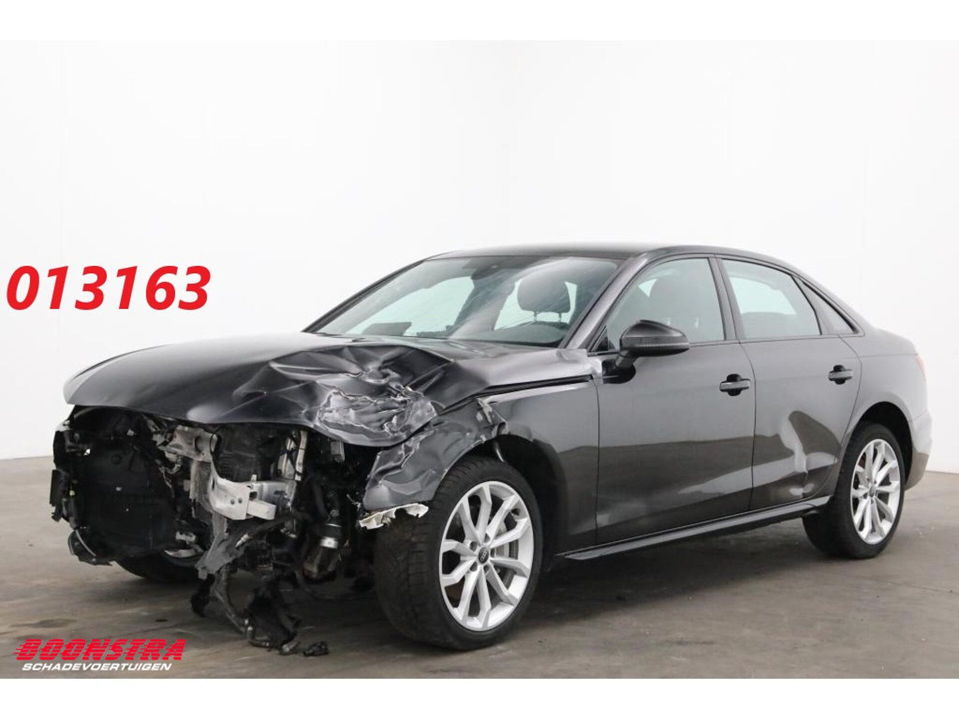 Audi A4 2023 Juoda