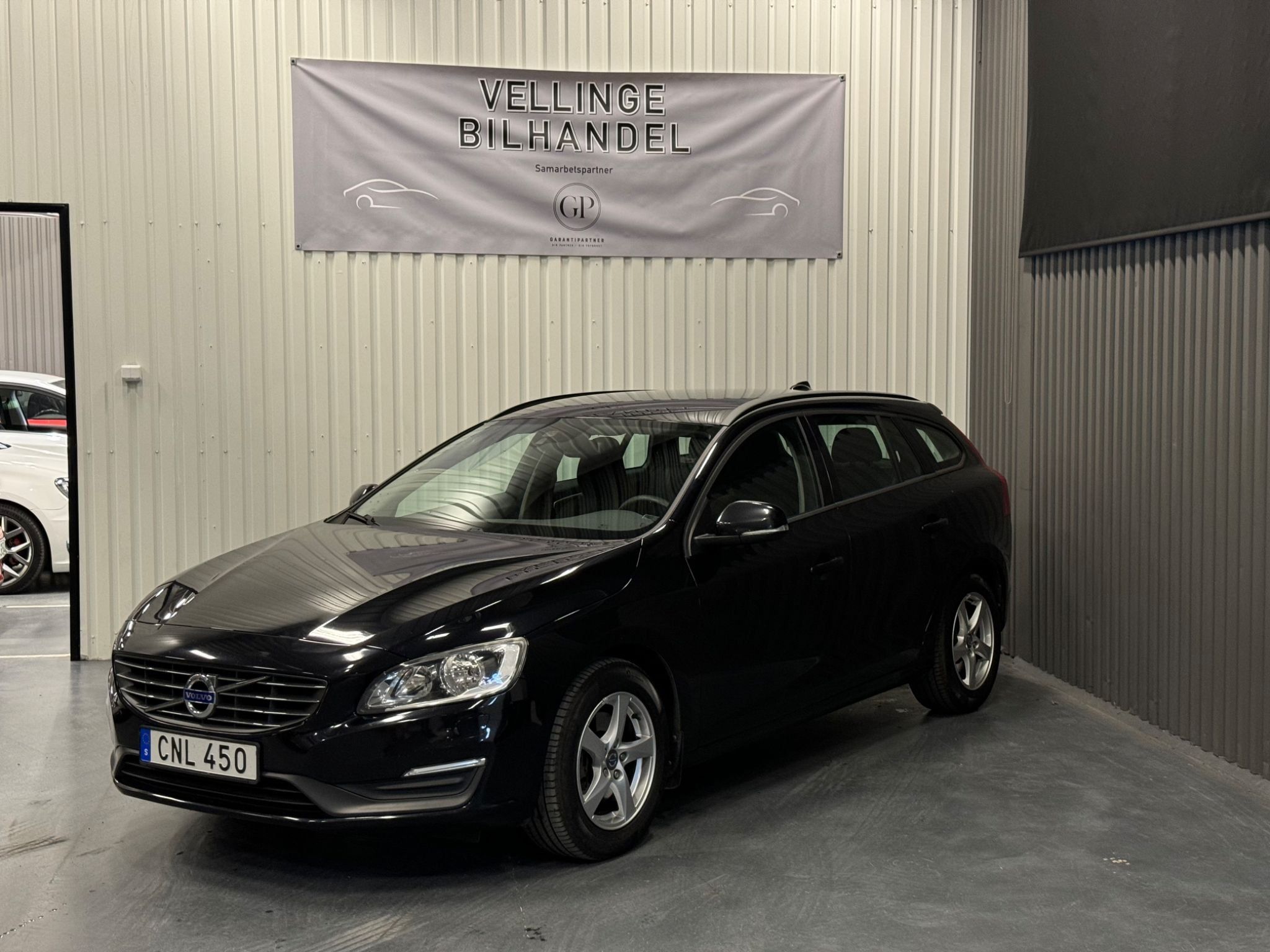Volvo V60 2015 Juoda