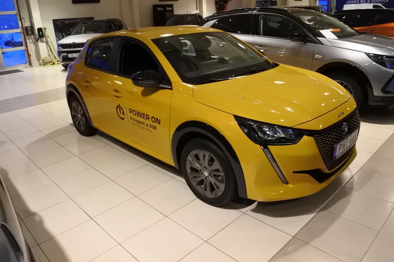 Peugeot 208 2022 Geltona