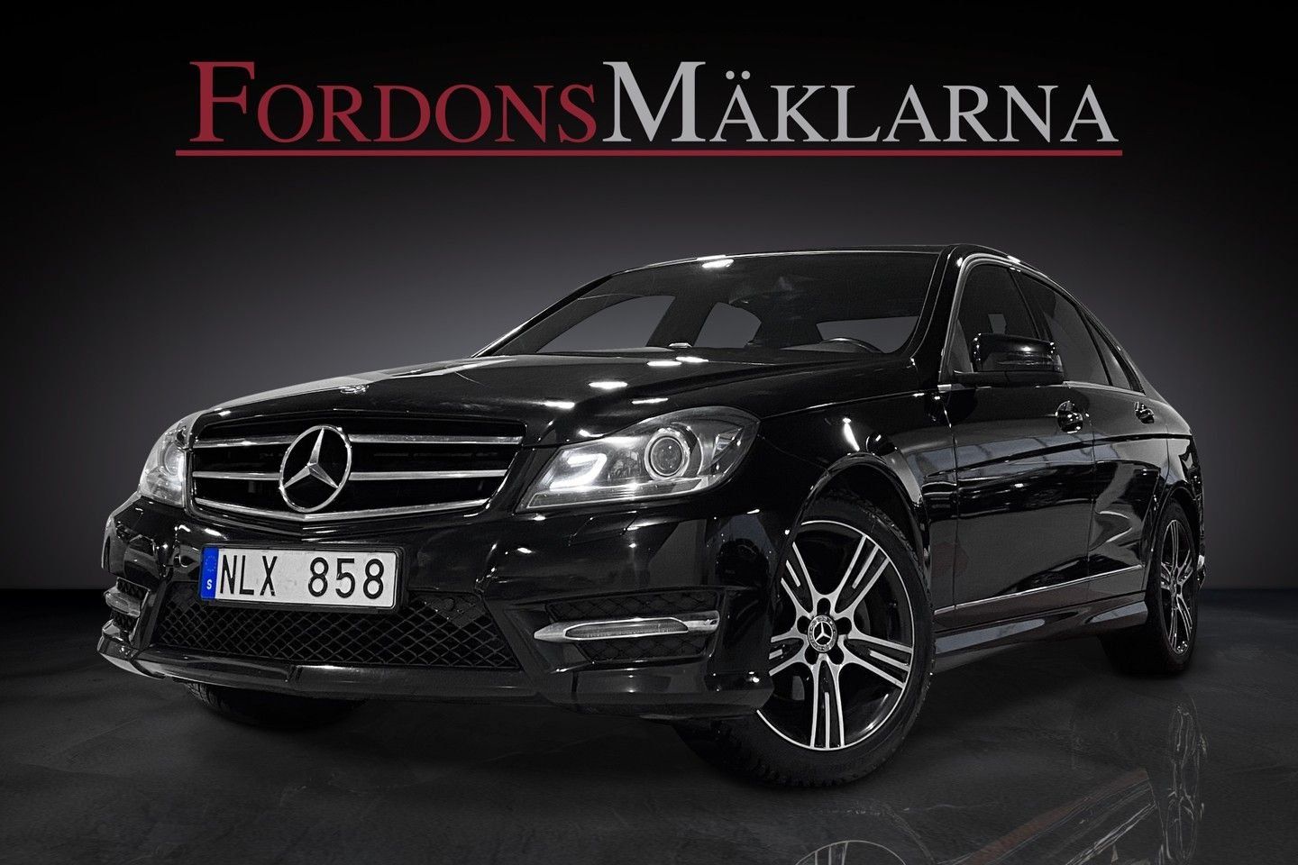 Mercedes-Benz C 180 2014 Juoda