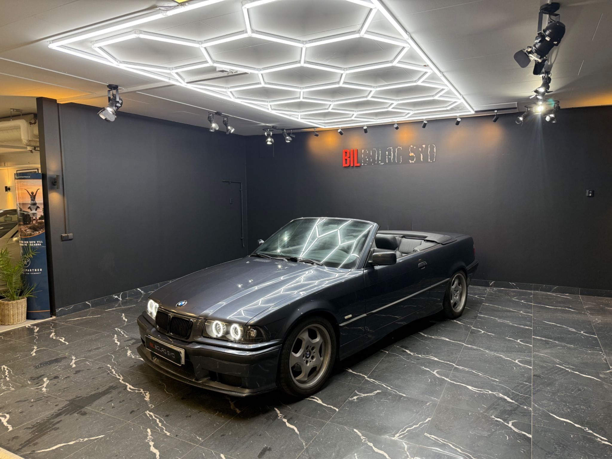 BMW 318 1999 Pilka
