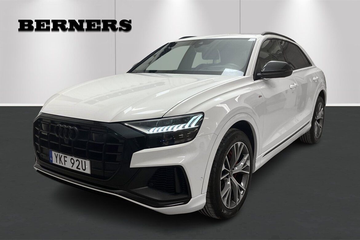 Audi Q8 2021 Balta