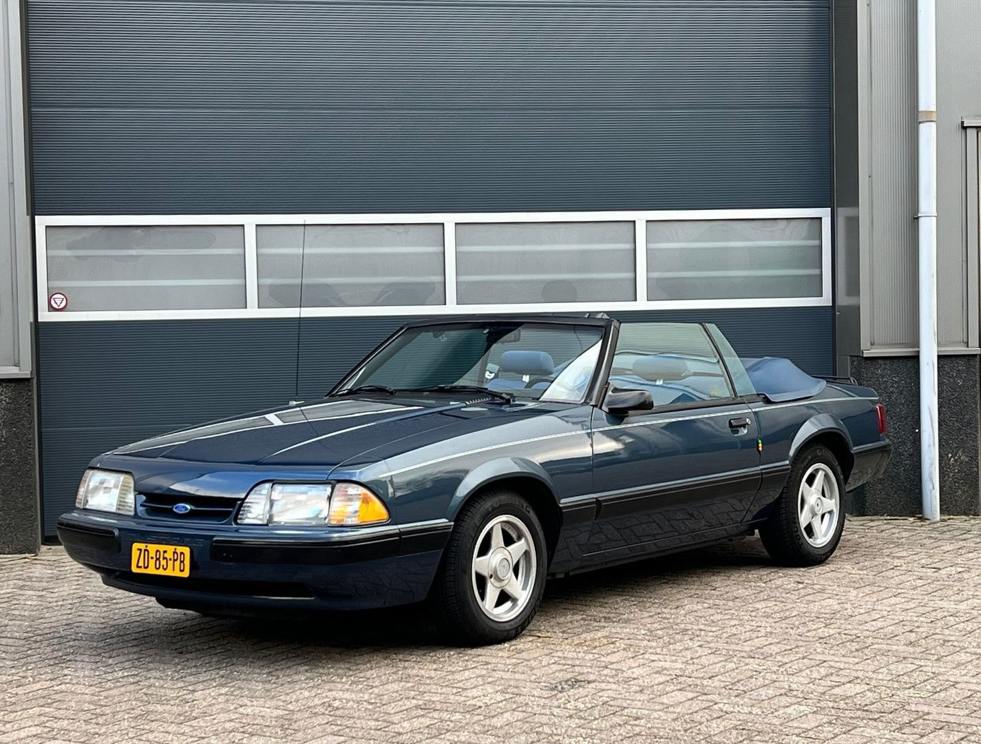Ford Mustang 1987 Mėlyna
