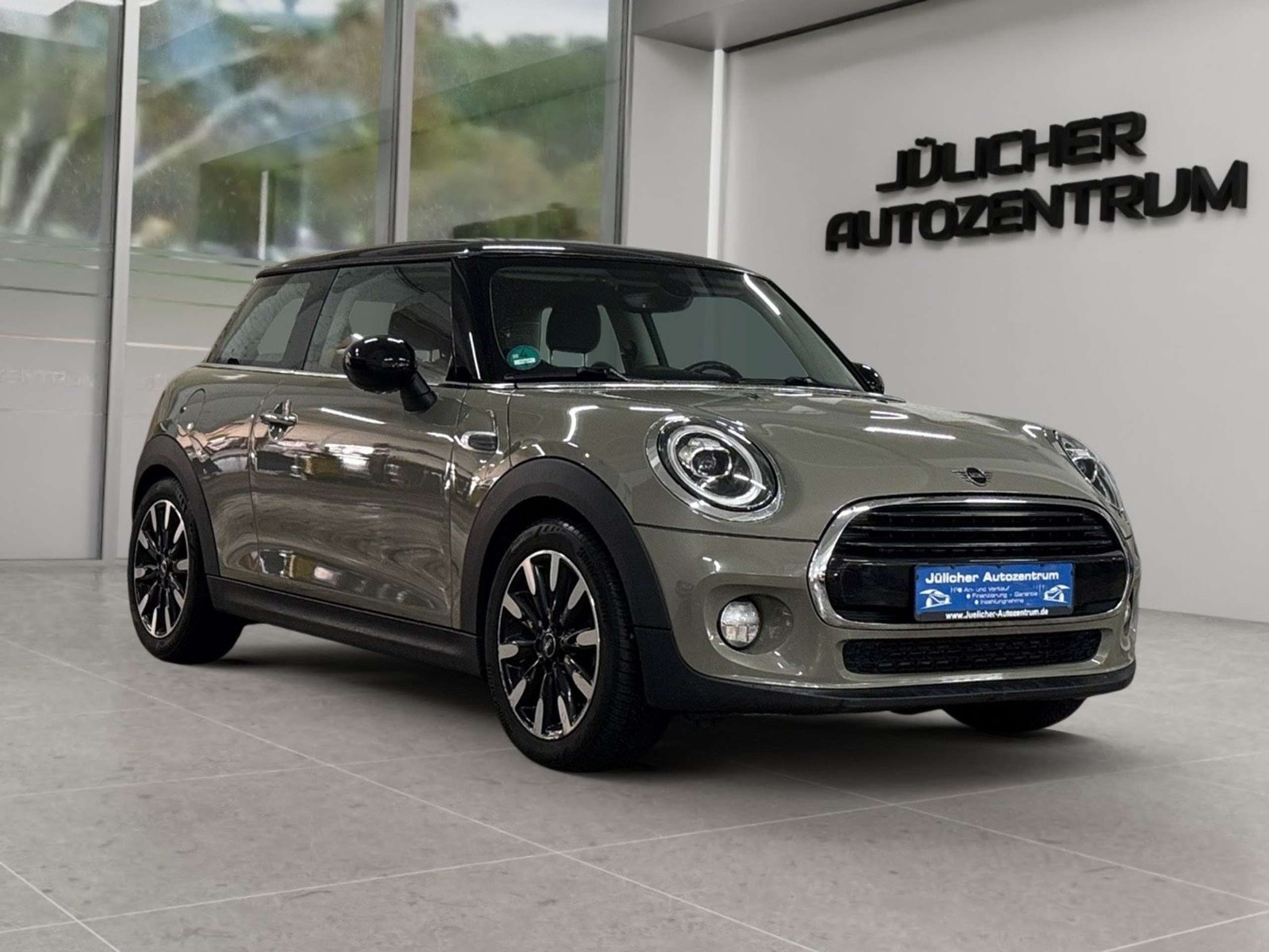MINI Cooper D 2019 Pilka