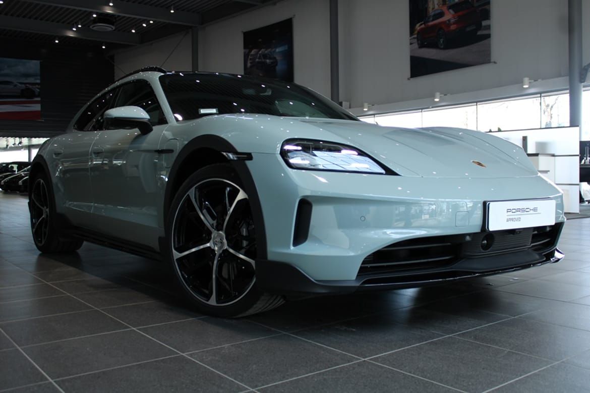 Porsche Taycan 2025 Žalia