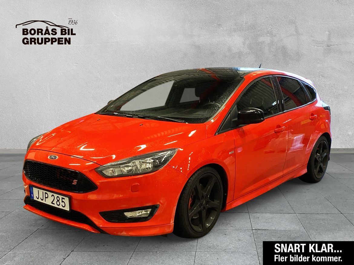 Ford Focus 2018 Raudona