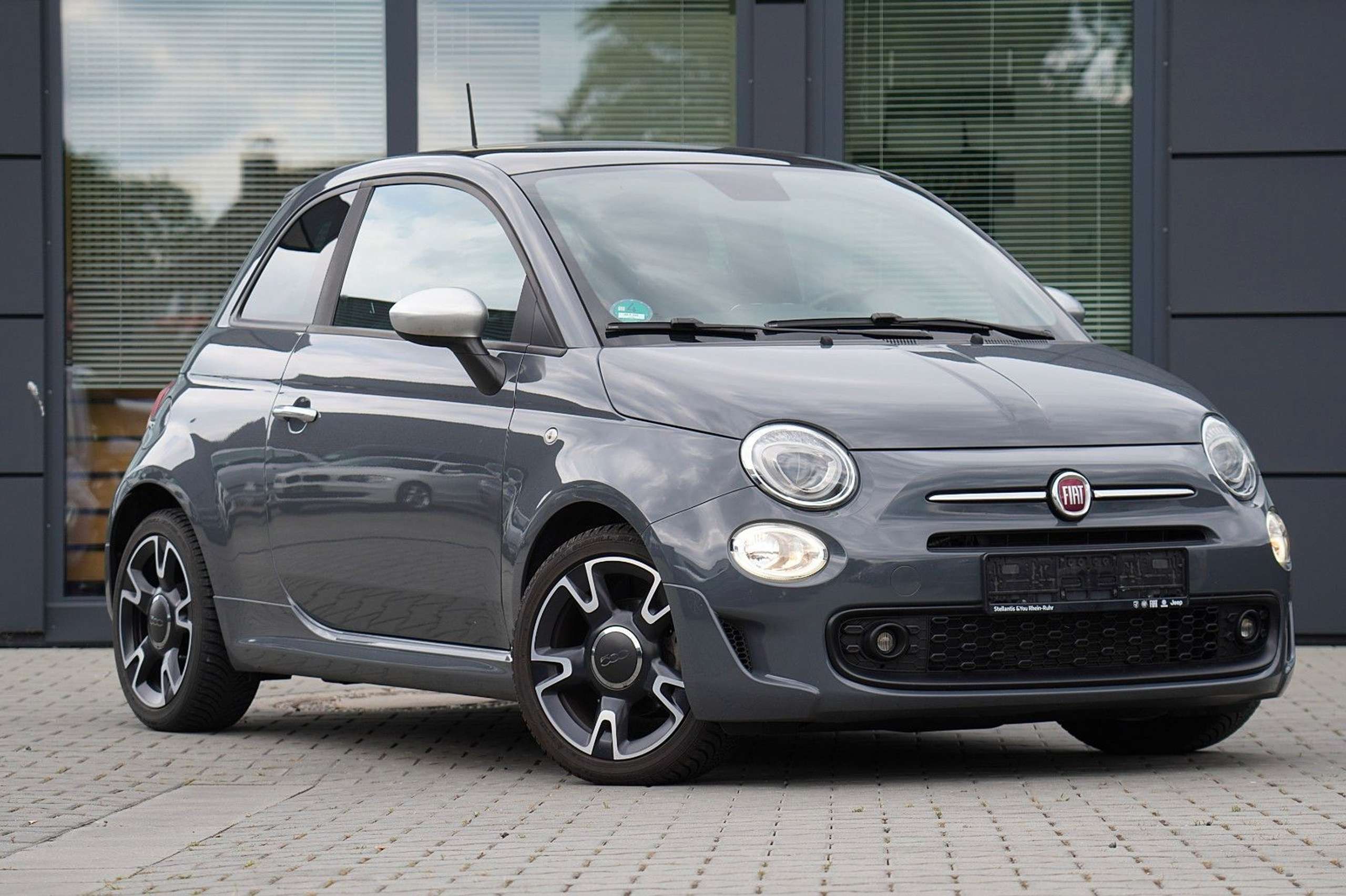 Fiat 500 2021 Pilka