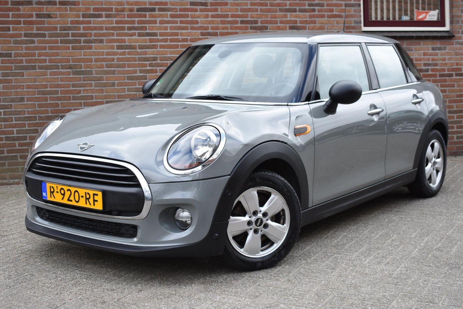 MINI One D 2018 Pilka