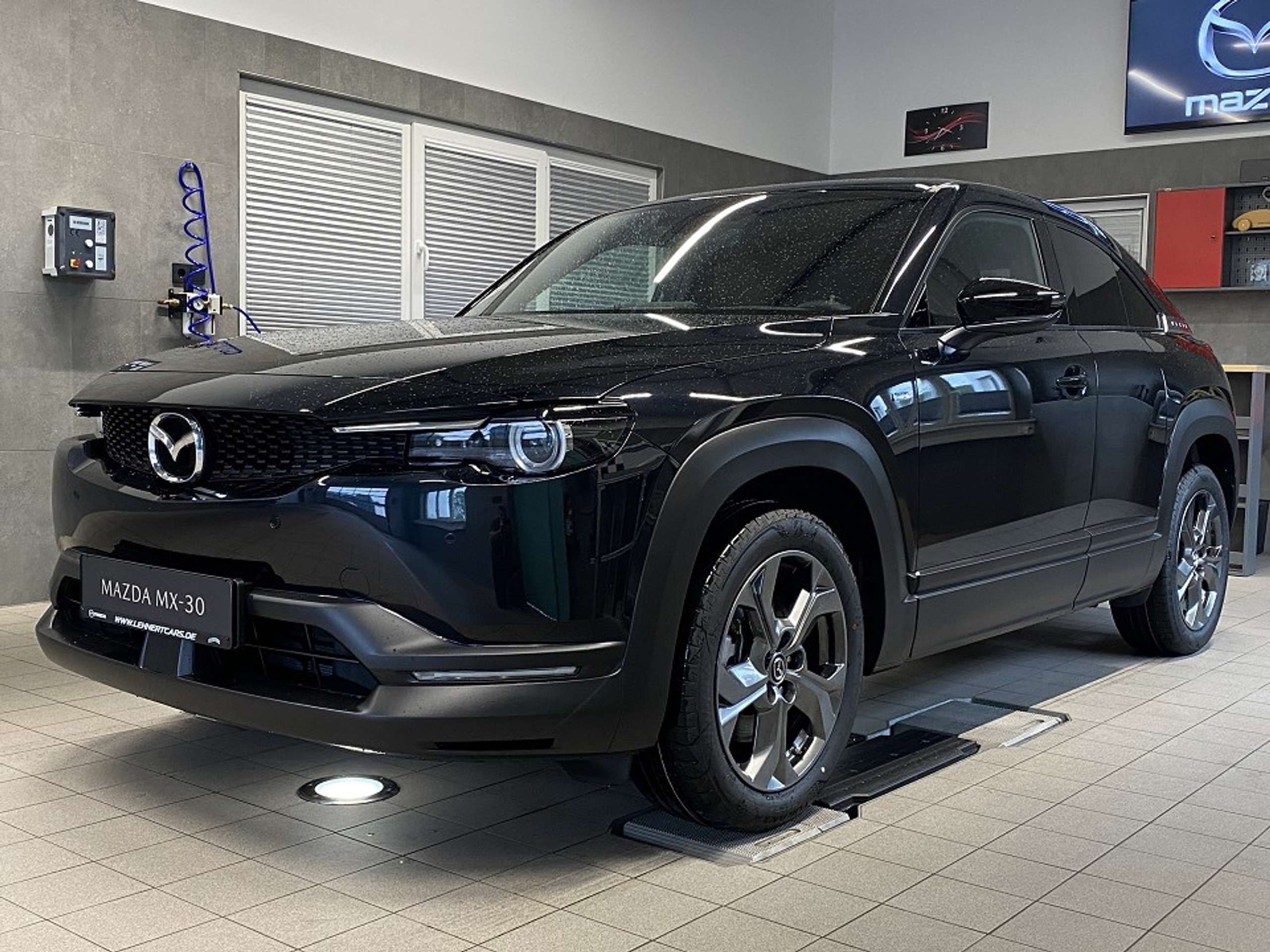 Mazda MX-30 2023 Juoda