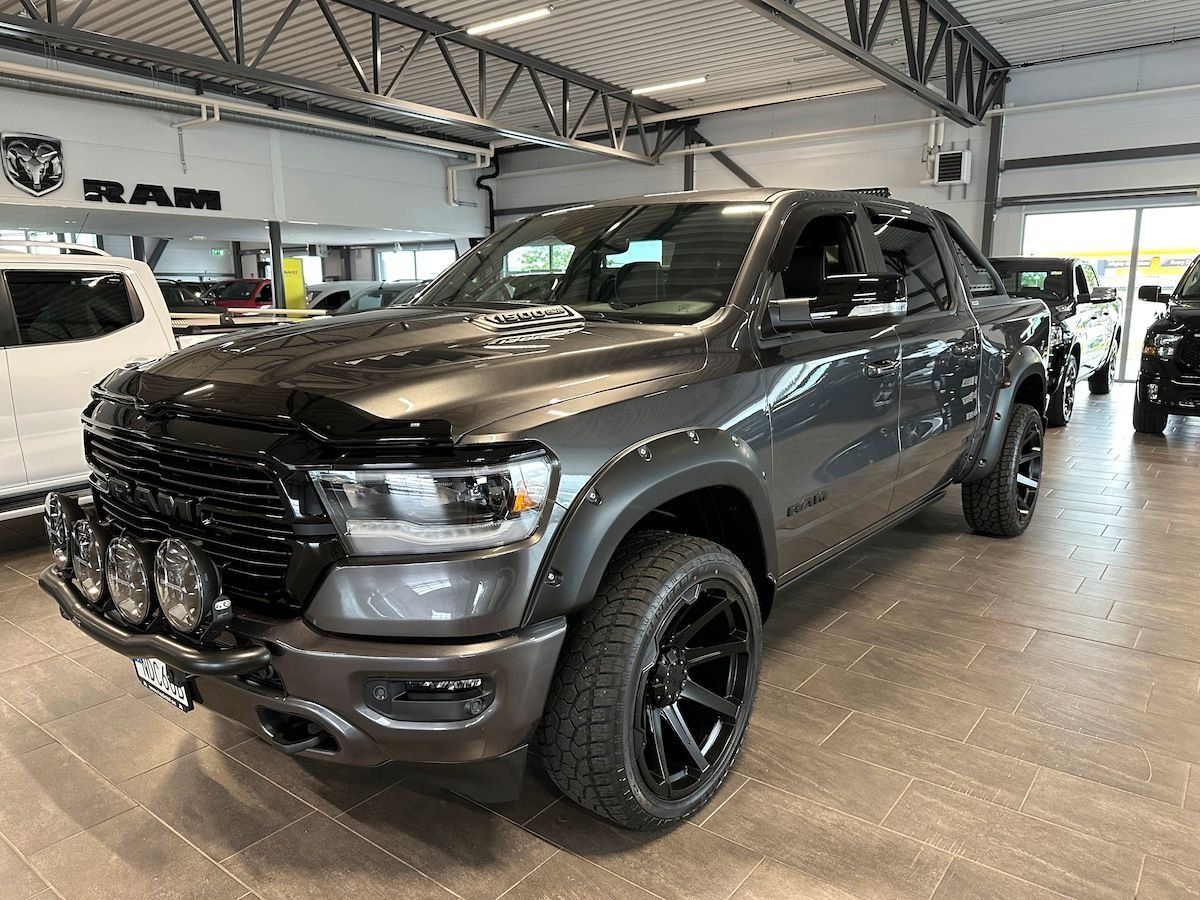 RAM 1500 2022 Pilka