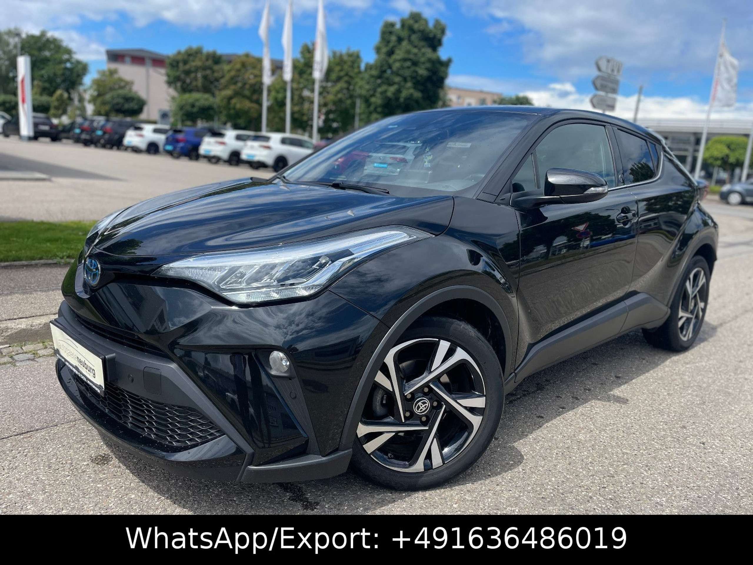 Toyota C-HR 2022 Juoda