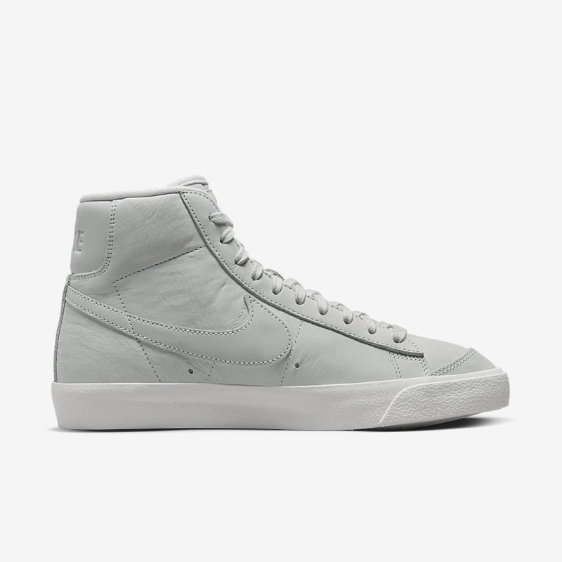 Nike Wmns Blazer Mid Premium - Dydis 36 (DQ7572-001 Laisvalaikio batai)