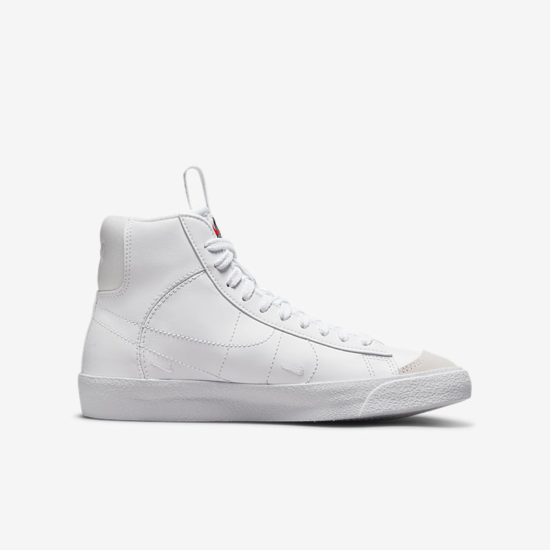 Nike Blazer Mid '77 SE D - Dydis 36.5 (DH8640-102 Laisvalaikio batai)