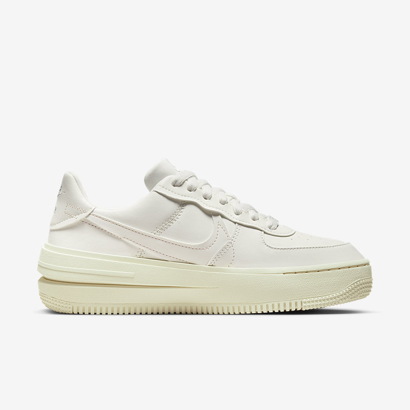 Nike WMNS Air Force 1 Platform - Dydis 40.5 (DJ9946-104 Laisvalaikio batai)